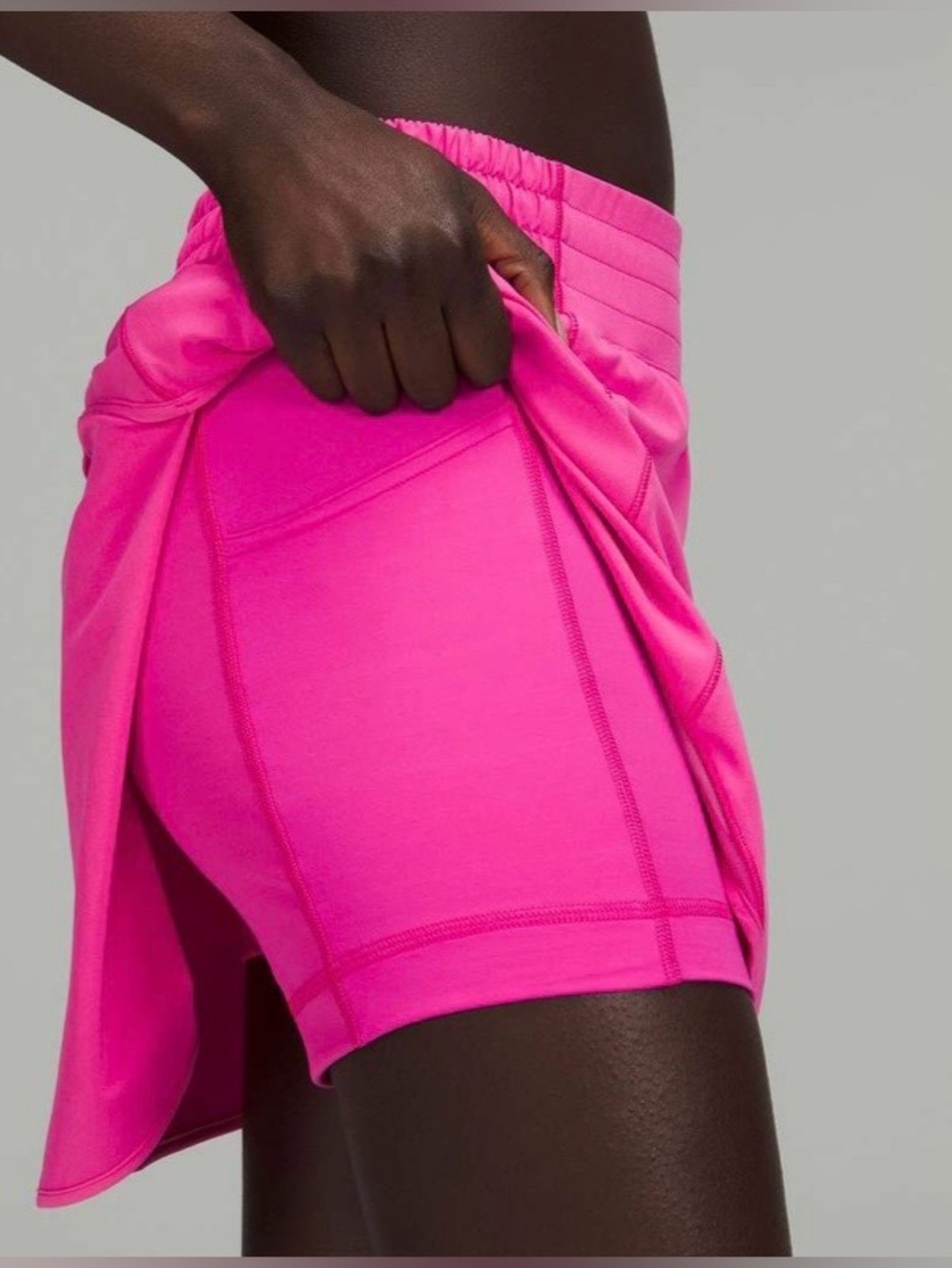 Lululemon Hotty Hot High-Rise Skirt
Sonic Pink size 6 w/shorts pockets
